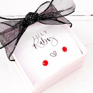 Brincos de prata com rubi Swarovski, pedra de nascimento de julho - Presente de aniversário