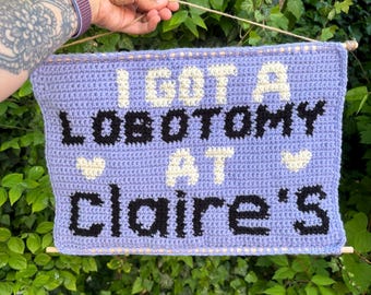 Me hicieron una lobotomía con el patrón de tapiz de ganchillo de Claire.