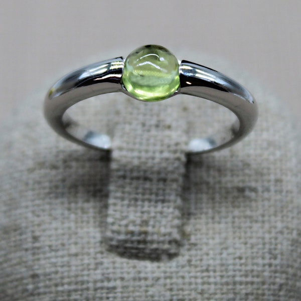 Olivine Ring, Delicate Silver Ring, Peridot Ring, Stackable Ring, Cabochon Ring, Birthstone of August, Zodiac Ring, Everyday Ring