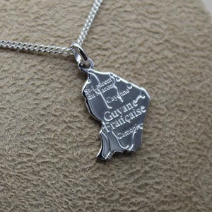 Pendentif Carte Guyane Française Argent 925 option chaîne argent taille 38 à 60.