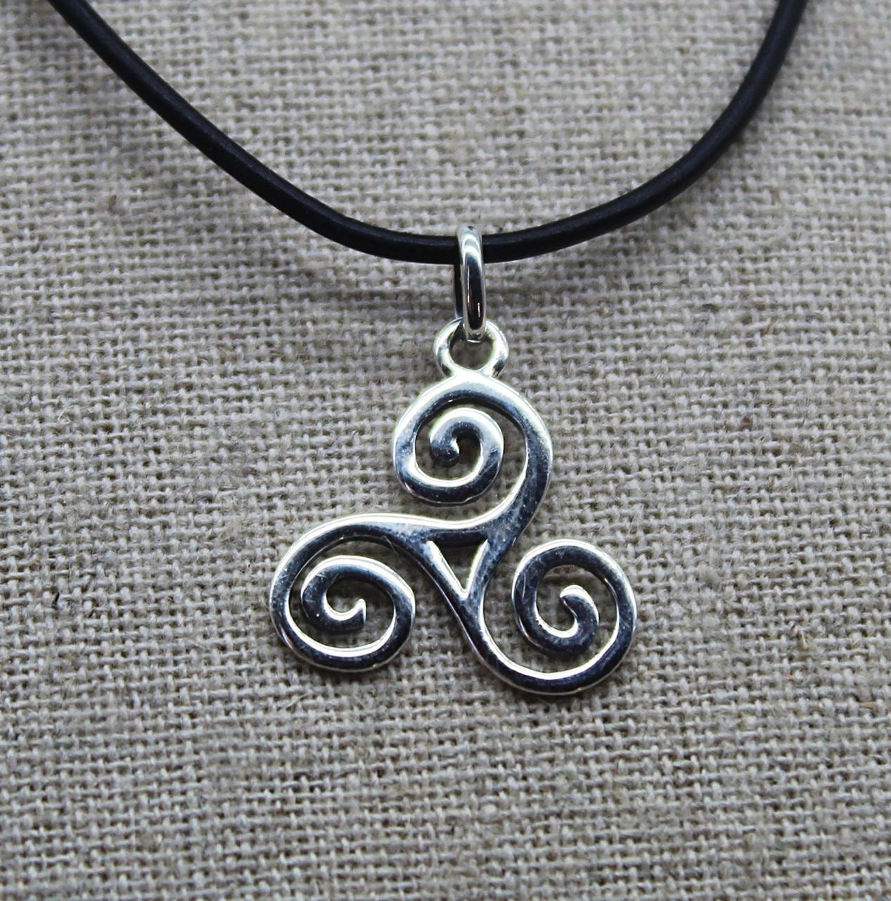 Pendentif Triskel En Argent 925 Oxydé - 1,8 Cm - Amulette Antique Style Celtique | Chaîne Non Incluse - 2
