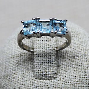 Anillo de piedras azules, anillo de topacio, anillo de plata, anillo cuadrado, piedra horizontal, anillo de piedra natal, joyería de mujer
