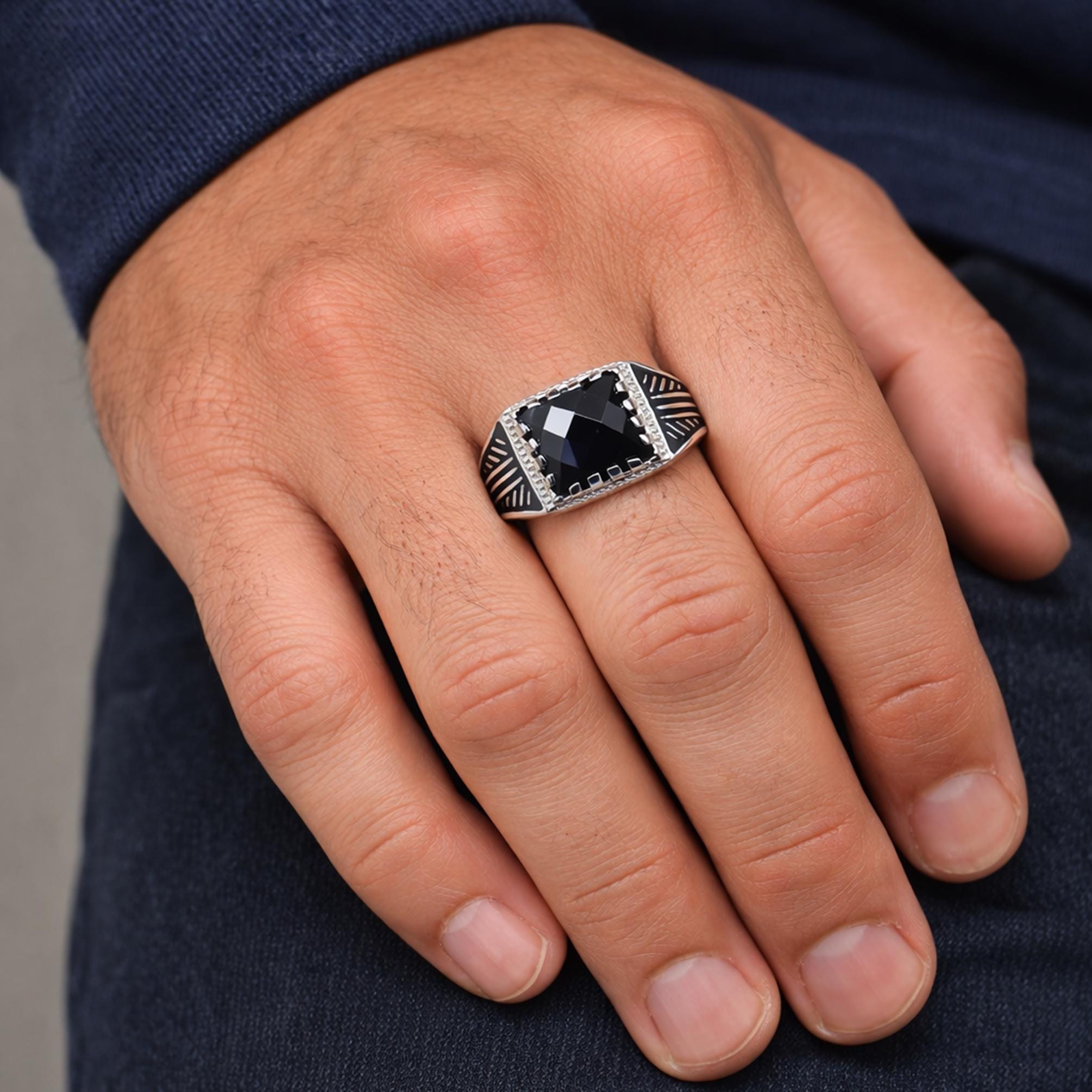 Bague Ancienne Pour Homme En Argent Et Pierre Naturelle - Taille 54-56, Pierre Gris Foncé - Occasion Vintage, Rayures D'usage