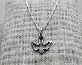 Dove Pendant, Symbol of Peace, Flying Bird Pendant, Silver Necklace, Peace Necklace, Pendant Chain, Minimalist Jewelry, Woman Gift