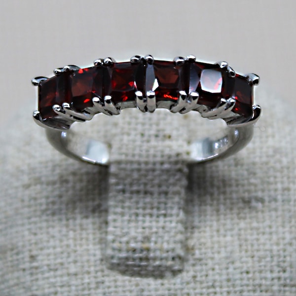 925 Silberring mit 4-zackig besetzten Granaten – 6 karminroten Steinen – eleganter Damenschmuck