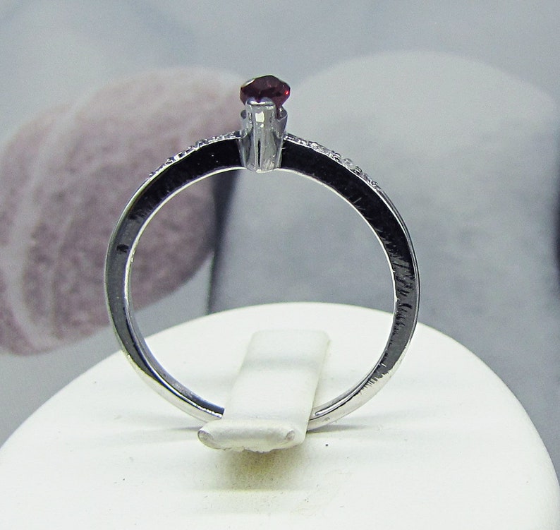Small White Silver Garnet Zirconiums Ring Jewel Natural Gemstone Gem Birthday present