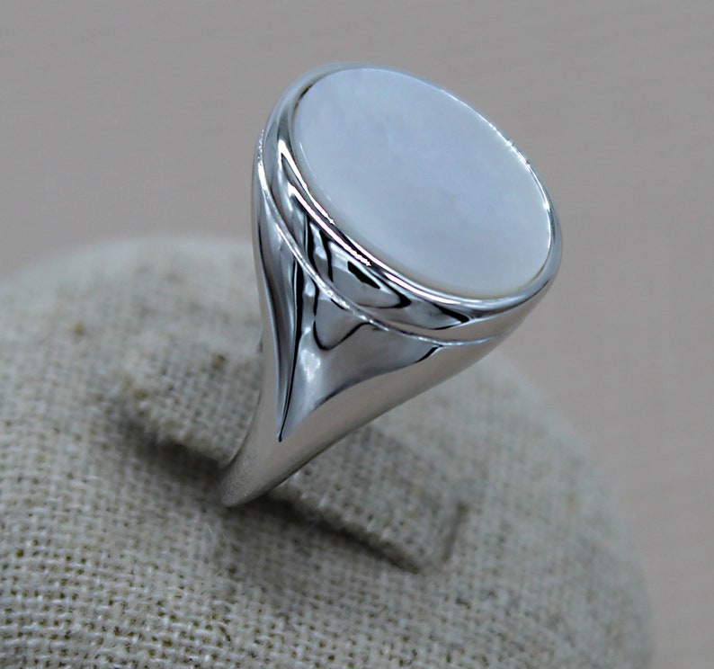 Iridescent Ring Round Mother of Pearl Ring Seashell Ring Contemporary Ring Rhodium 925 Silver Ring White Shell Ring Summer Ring