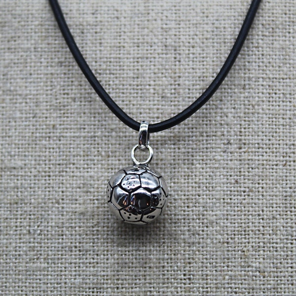 Collier Ballon de Football, Collier Cordon Noir, Pendentif Football, Pendentif Argent, Cordon en Cuir, Charme de Football, Bijoux Football