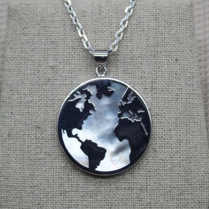 Pendentif Argent et Nacre carte du monde, bijou universel pour Femme ou Homme, pendentif du monde, Planisphère .