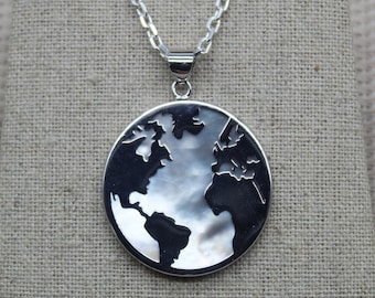 Pendentif Argent et Nacre carte du monde, bijou universel pour Femme ou Homme, pendentif du monde, Planisphère .