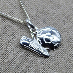 Pendentif ballon et chaussure de Football, Pendentif en Argent massif, Collier Ballon de Football, Chaîne en Argent, Bijoux supporter image 4