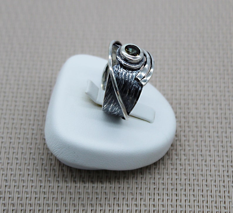 Futuristic Ring Peridot Silver Ring August Ring Openwork Ring Stackable Ring Zodiac Ring Delicate Gemstone Ring Everyday Ring
