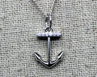 Pendentif Argent ancre marine serti d'oxyde de zirconium, bijoux fait main pour les passionnés de la mer et de bateau.