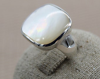 White Shell Ring, Real Mother of Pearl, 925 Silver Ring, Summer Ring, Iridescent Ring, Modern Ring, Birthday Gift For Her