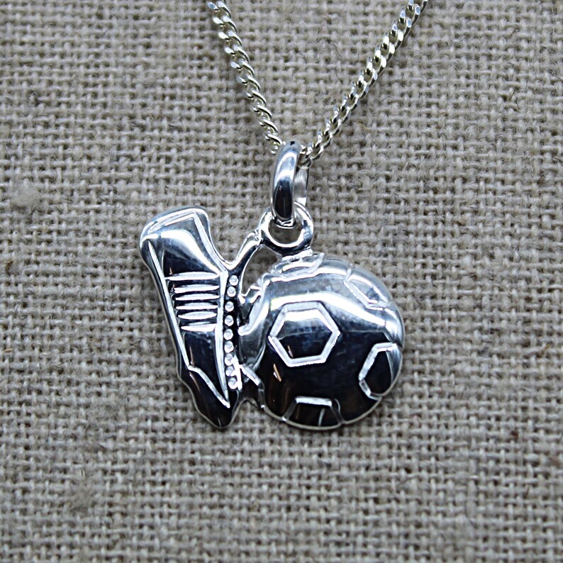 Pendentif ballon et chaussure de Football, Pendentif en Argent massif, Collier Ballon de Football, Chaîne en Argent, Bijoux supporter image 1