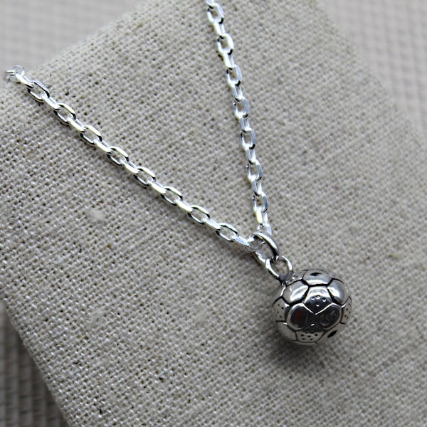 Pendentif Football, Charme de Football, Pendentif en Argent, Collier Ballon de Football, Chaîne en Argent, Pendentif Ballon, Bijoux Football