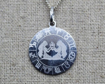 Pendentif, médaille Argent massif signe du Zodiaque du Gémeaux , collier astrologique gravure au diamant, Baptême, bijoux Astrologie