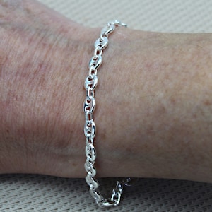 Armband met koffieboonmotief van 925 zilver met rhodium-plated afwerking, handgemaakt sieraad voor vrouwen of meisjes, cadeau-idee voor hen.