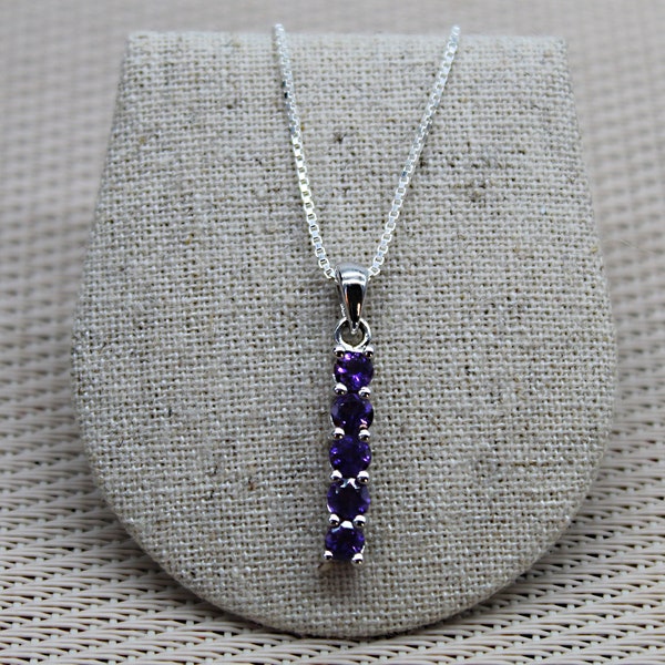 Colgante de plata 925 con amatista. Cadena de plata de ley. Colgante de cuarzo plateado morado. Colgante mujer plata. Colgante de piedra