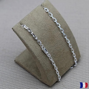 Fyrkantig pansarkedja i 925 sterlingsilver. Långt unisexhalsband, 4 mm brett, 70 cm långt.