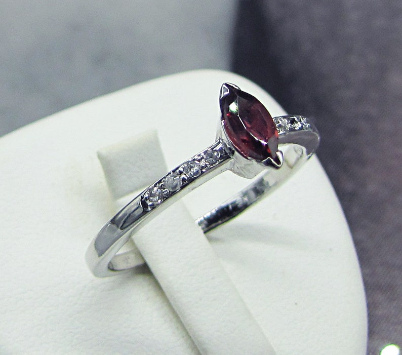 Small White Silver Garnet Zirconiums Ring Jewel Natural Gemstone Gem Birthday present