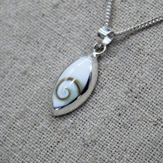 Pendentif Argent 925 oeil de sainte lucie forme navette, collier oeil de Shiva bijou argent fait main composé de 1 Nacre, bijou argent femme