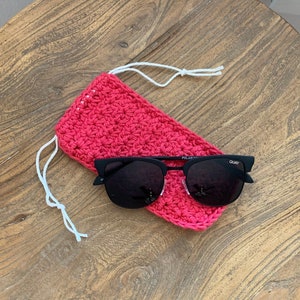 Crochet drawstring sunglasses pouch, sunglasses travel case, sunglasses case soft, sunglasses bag, eyeglasses case, eyeglasses pouch