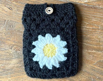 Crocheted Daisy Granny Square Kindle Cover: Handmade E-reader Sleeve