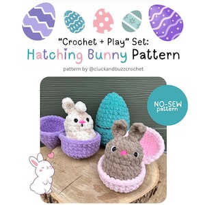 Könnte beinhalten: Ein Häkelmuster für ein schlüpfendes Häschen, mit einer Nahtlosen Option. Das Muster beinhaltet ein Häschen und ein Ei, beide in verschiedenen Farben gehäkelt. Das Muster ist auf Etsy zum Kauf erhältlich.