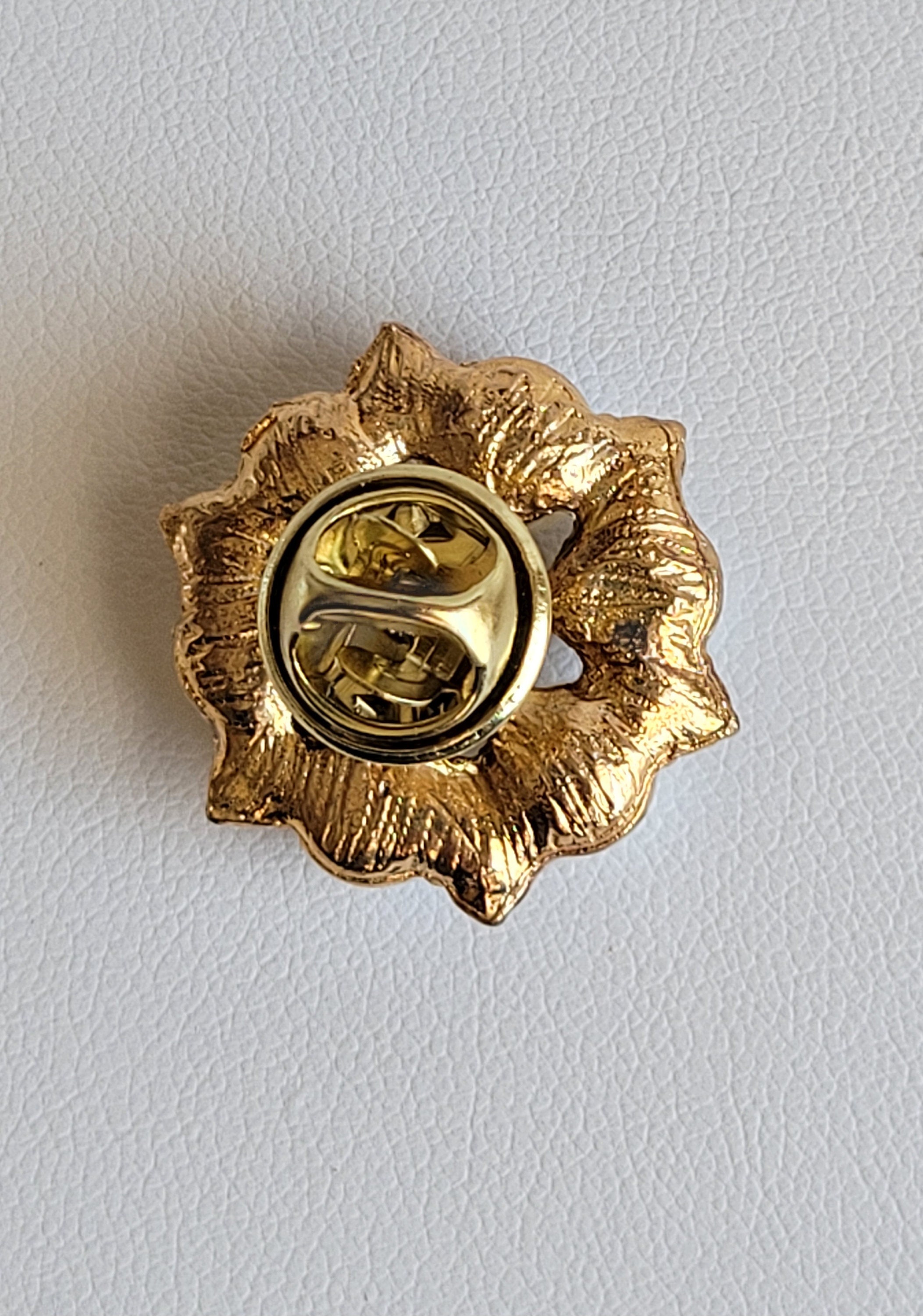 Vintage Usner Gold Tone Faux Pearls Flower Brooch