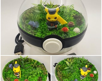 Tenue Pikachu Team Rocket, Poke'rarium 4 pouces avec LED, Pokemon PokeBall Terrarium, avec support. Télécommande multifonctionnelle avec pile incluse.