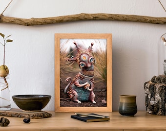 Emioha en gouden walnoot | Ingelijste Matte Paper Poster | Art Print | Kunst aan de muur | Home Decor | Fantasy Creature | Boho Kunst | Kamer Decor