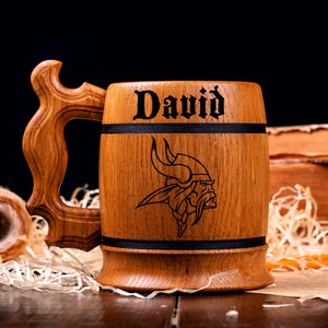Gepersonaliseerde houten bierpul bruidsjonkers cadeau, aangepaste gegraveerde bierpul, Viking-pul stalknecht voorstel 5e houtverjaardagscadeau voor hem afbeelding 11