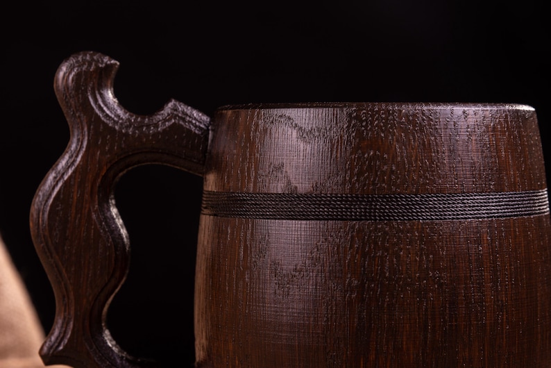 Gepersonaliseerde houten bierpul bruidsjonkers cadeau, aangepaste gegraveerde bierpul, Viking-pul stalknecht voorstel 5e houtverjaardagscadeau voor hem afbeelding 3