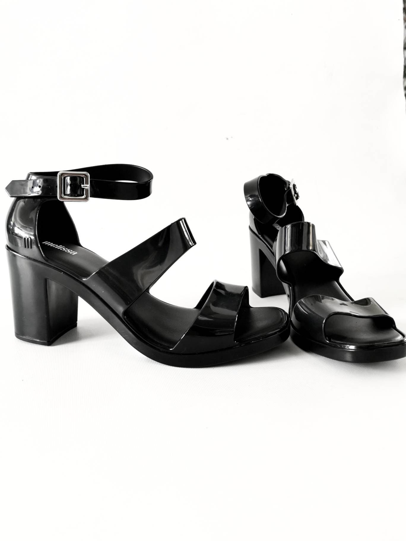 black jelly sandals