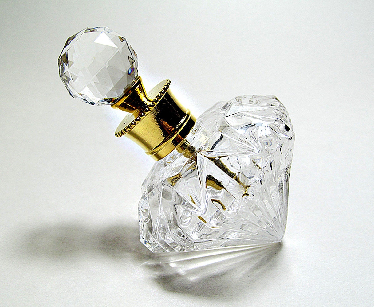 Fancy Diamond Shape Glass Perfume Bottle With Crystal Stone 
