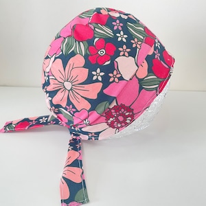 Vintage block cap with cotton flowers and elastic
