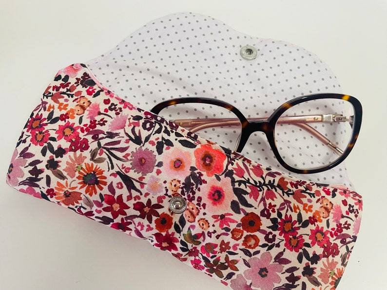 Étui à lunettes petites fleurs image 1