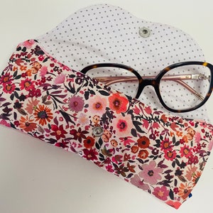 Étui à lunettes petites fleurs image 3