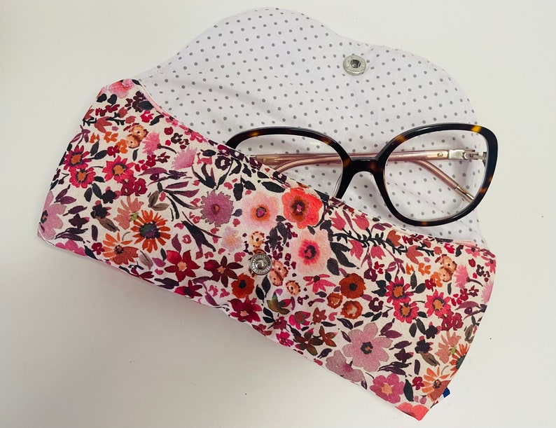 Étui à lunettes petites fleurs image 3