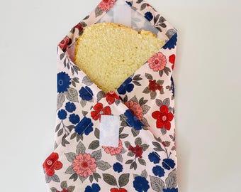 Reusable sandwich wrap made of food-grade PUL fabric - winter flower pattern - pack of 2