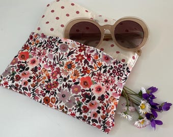Estuche pequeño para gafas con forma de flor