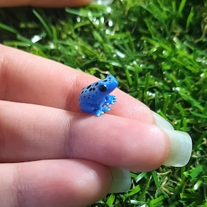 Miniature Frog - Frog - Miniature Blue Frog - Fairy garden - Fairy Garden Frog - Resin