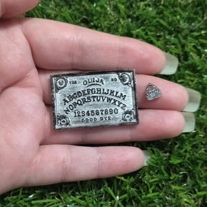 Planche Ouija miniature - Planche Ouija - Miniature - Jardin féerique Planche Ouija - Jardin féerique - Résine