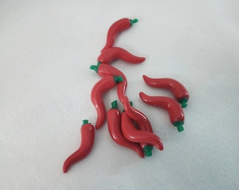 Miniatuur rode chilipeper - handgemaakt - sprookjestuinminiatuur - poppenhuisminiatuur - hars