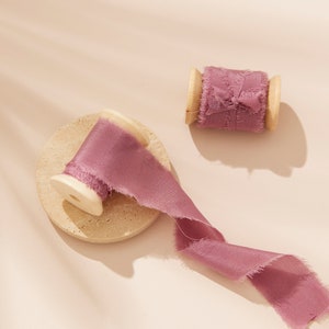 Mûrier | Rouleau de 5 mètres de ruban 100 % soie | Bouquets de mariage, Papeterie de mariage
