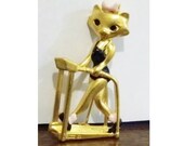 Danecraft Cat Walking on a Treadmill Matte Gold Plated Brooch Pin Vintage Like New, Black and Pink Enamel