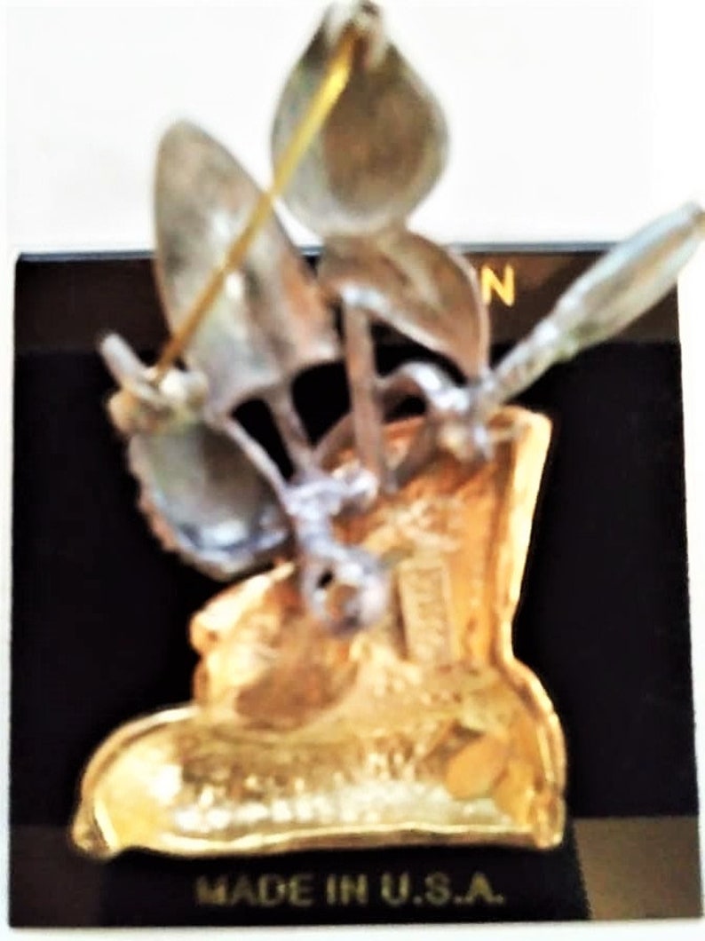Rare UltraCraft Gardener/'s Work Boot with Gardening Tools Gold Plated Pewter Brooch Pin NEW on Card Vintage Gift Ultra Craft
