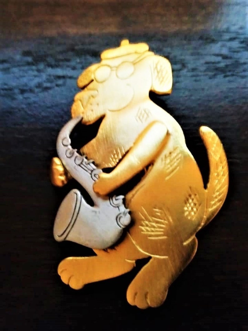 JJ Jonette Jazzy Dog Playing Saxophone 2-Tone Gold and Silver Plated Brooch Pin New Vintage Stock Jazz Sax Gift Beret and Glasses