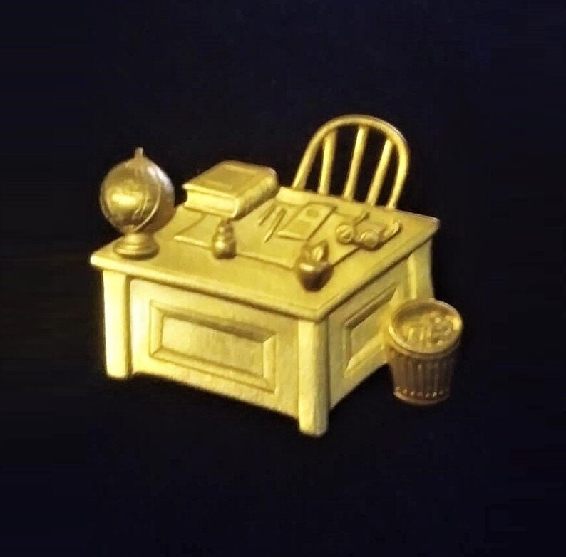 Book Apple Globe Glasses JJ Jonette Teacher/'s Desk Brooch Pin Two-Tone Gold Plated New Vintage on Card Gift